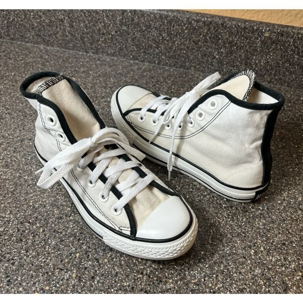 Converse All Star Big Kids Junior Sz 4 White/Black High Top Lace Up Sneaker Shoe